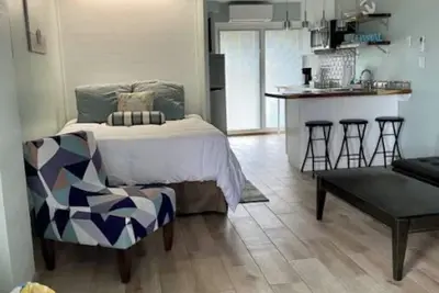 Image de Cozy Clean Coastal Studio. . . Newly Remodeled!