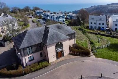 Image de Elegant 2 Bed Apartment, 5 Min Walk From Beach & Parking