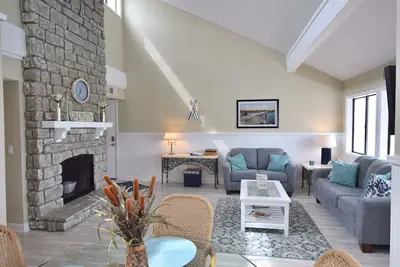 Image de 2 Master Ensuites-Huge Zero Entry Pool-Waterfront