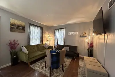 Image de Cheerful residential house with all yours needs.