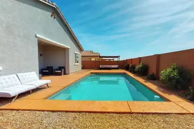 Image de Beautifully decorated new build home w\/Pool!