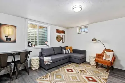 Image de #StayinMyDistrict Twin Falls Pendleton Chic Suite
