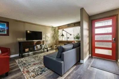 Image de #StayInMyDistrict Eclectic Boise Townhouse near St. Als