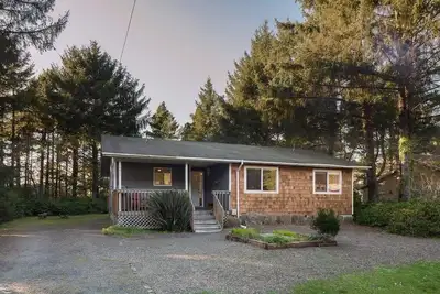 Image de #StayInMyDistrict Cozy Rockaway Beach Cottage