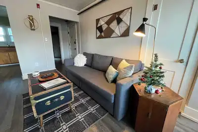 Image de #StayinMyDistrict Historic Apartment Near Downtown