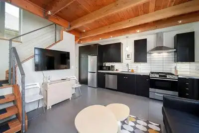 Image de #StayinMyDistrict Buckman Open Loft-Style Townhome
