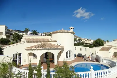 Image de Luxury villa with private pool and sea view.