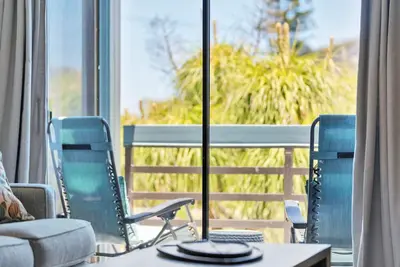 Image de Cozy beach condo & just steps to the Atlantic Ocean