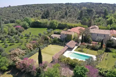 Image de Mas de campagne de 750 m² pour 20 personnes piscine tennis spa jeux billard