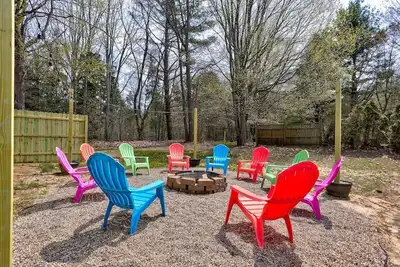 Image de Wooded Cottage w/ Game Room/Fire pit/1mi to Beach