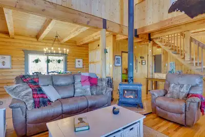 Image de Lake George Cabin w/ Deck & Mountain Views!