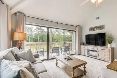 Image de Bright Sunset Beach Condo w/ Golf Course View