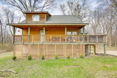 Image de Spacious Buckeye Lake Home w/ Hot Tub & Fire Pit!