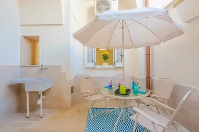 Image de Maison typique, p. rez-de-chaussée, douche, à 100 m château, 8 min. des plages