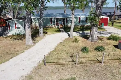 Image de House on lake- Waterfront lake house on Possum Kingdom Lake