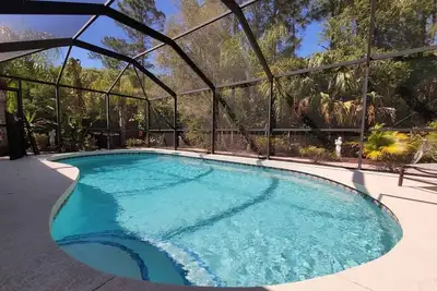Image de Beautiful Heated Pool House with Backyard Oasis