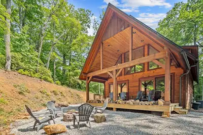 Image de Hiking, waterfalls & the Blue Ridge Parkway all nearby!