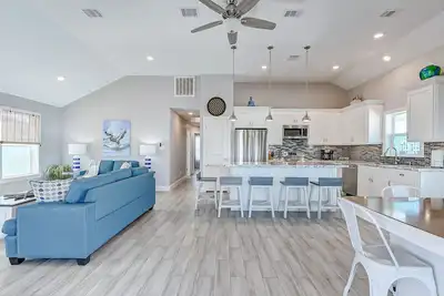 Image de Back to School Savings! Hot Tub, Pet Friendly & Direct Beach Access!