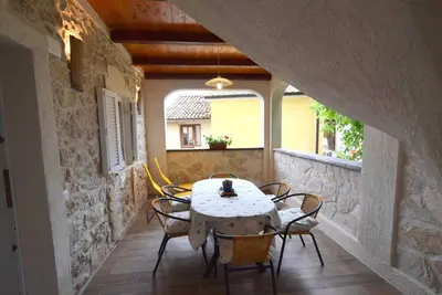 Image de Appartement de deux chambres avec la terrasse Cizici, Krk (A-19412-a)