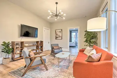 Image de Pet-Friendly Condo w/ Deck ~ 3 Mi to Dtwn!