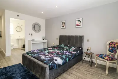 Image de Chalet 1, pet friendly, with hot tub in Sherburn