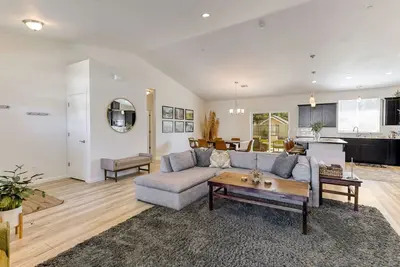Image de Quartz Hill Manor | hot tub w\/ peace & quiet