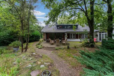 Image de Belle maison de vacances à Baarle-Nassau avec jardin