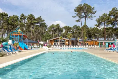 Image de Mobile Home Elisa et Christophe avec piscine partagée terrasse et climatisation