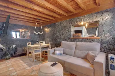 Image de Maison de vacances Casa TĂa Eulalia avec vue sur mer, solarium et Wi-Fi.