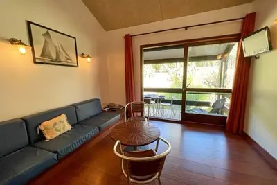 Image de Appartement avec terrasse, accès piscine, proche plage Santa Giulia, 5 couchages