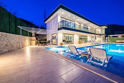 Image de Luxury Villa for 6 in Islamlar with Heatable Indoor Pool