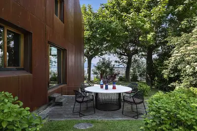 Image de Otoctone. Thonon - Maison d'architecte pieds dans l'eau