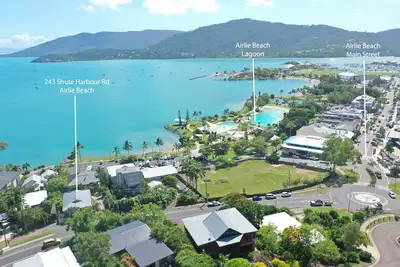 Image de Coastal Beach House, a one minute walk to the Heart of Airlie Beach