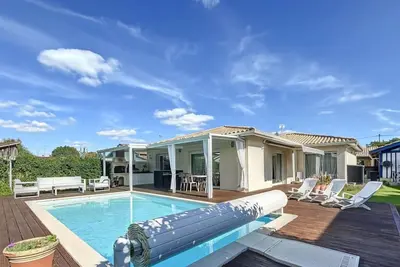 Image de Maison calme pour 6 personnes avec piscine chauffer