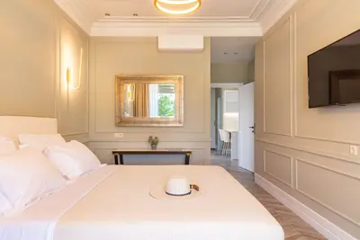 Luxury apartments with port view-5 min from the beach