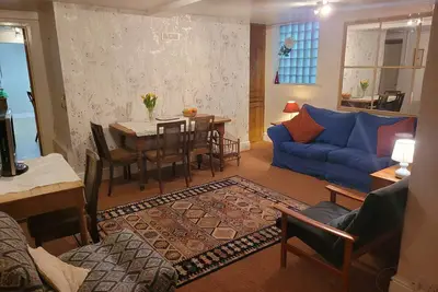 Image de Cosy family flat with access to garden in centre of Ludlow.