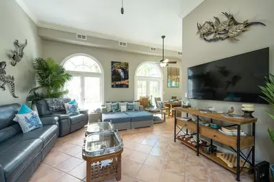 Image de Orchid Oasis - Only Minutes from Smather's and Rest Beaches!