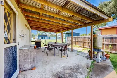 Image de Charming duplex with fast WiFi 2 blocks from beach - snowbirds welcome