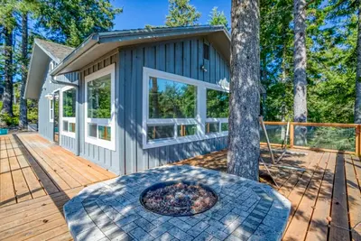 Image de Welcoming haven with mountain view, fireplaces & walkable locale (Mca #824)
