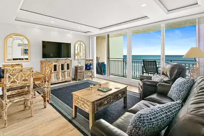 Image de Oceanfront condo with balcony, WiFi, W/D, 2 pools, beach access & shuffleboard