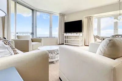 Image de Oceanfront condo with balcony, pool, & central Ac - snowbird-friendly