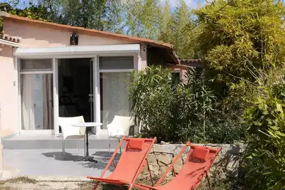 Image de Ravissant Studio indépendant avec terraces et barbecue
