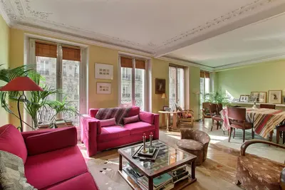 Image de Haussmann-style 2 Bd near the Bon Marché, with elevator, insurance included