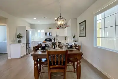 Image de Newly Built Luxury Townhome - Tons of Natural Light