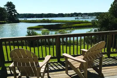 Image de Leia's Folly, Mid-Century Modern Waterfront Retreat on the water w/kayaks & R2d2