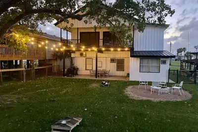 Image de Spacious Vacation Home: Sleeps 16, 1\/2 mi to Beach & Boat Ramp - Family Friendly