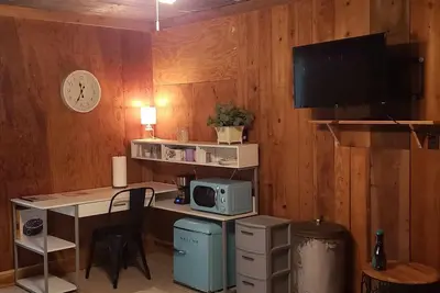 Image de No Frills guesthouse on private property near Lake Conroe