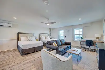 Image de Saltwater Suites, 103 Queen Pet Friendly Ada 1st Floor