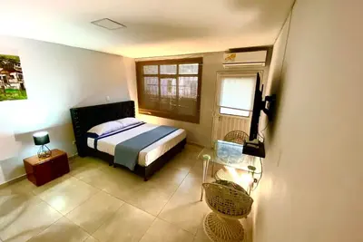 Image de Renovated Studio Apartment With Balcony