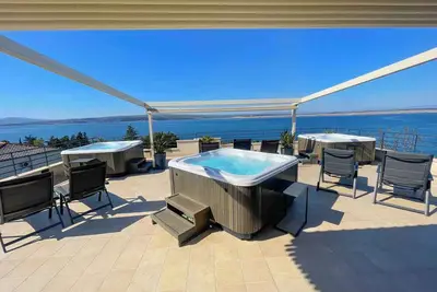 Image de Appartement de vacances avec balcon, sauna et jacuzzi